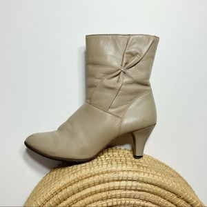 Vintage kitten heal ankle boots.